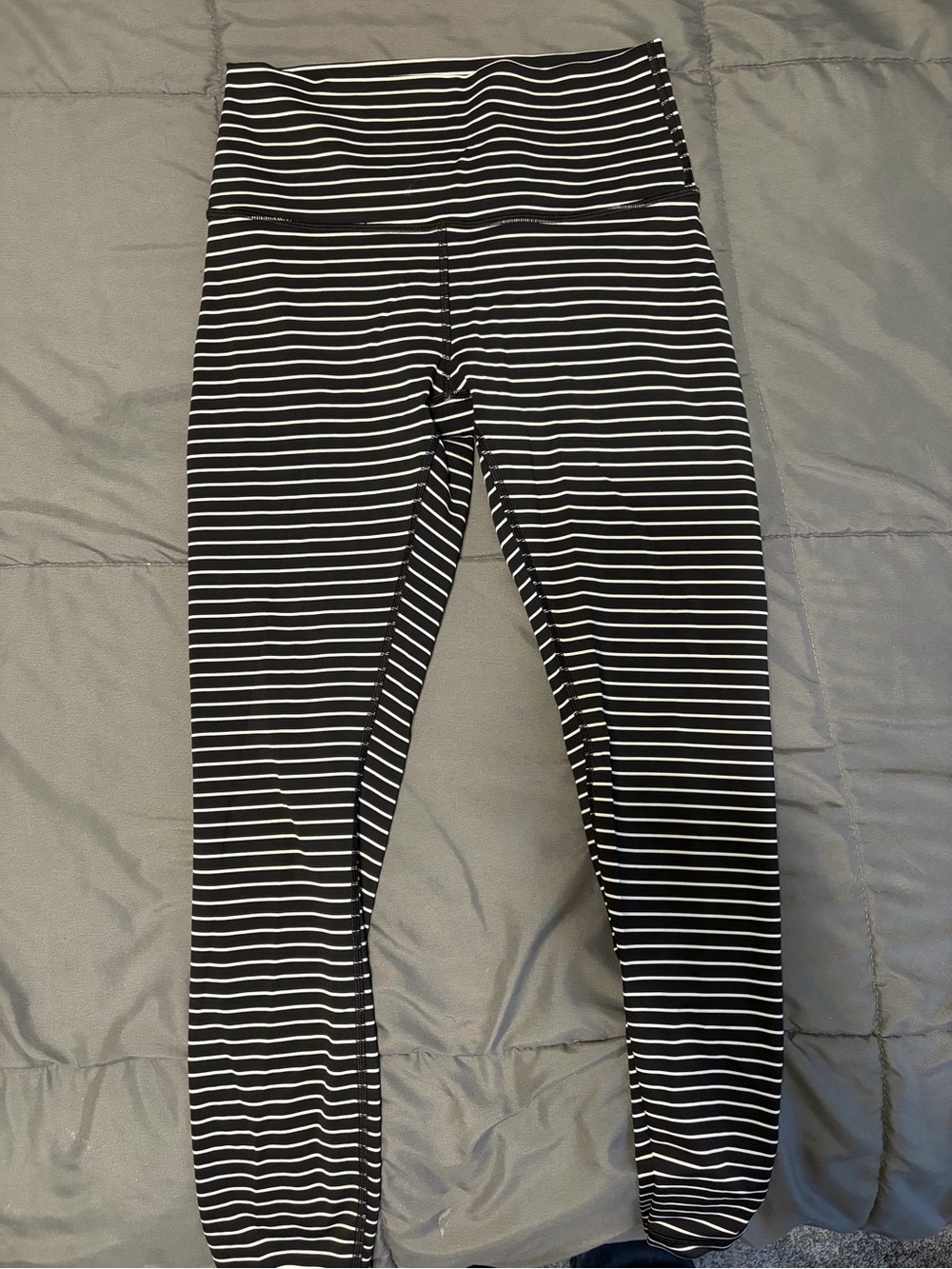 Black & white stripe Lulu aligns